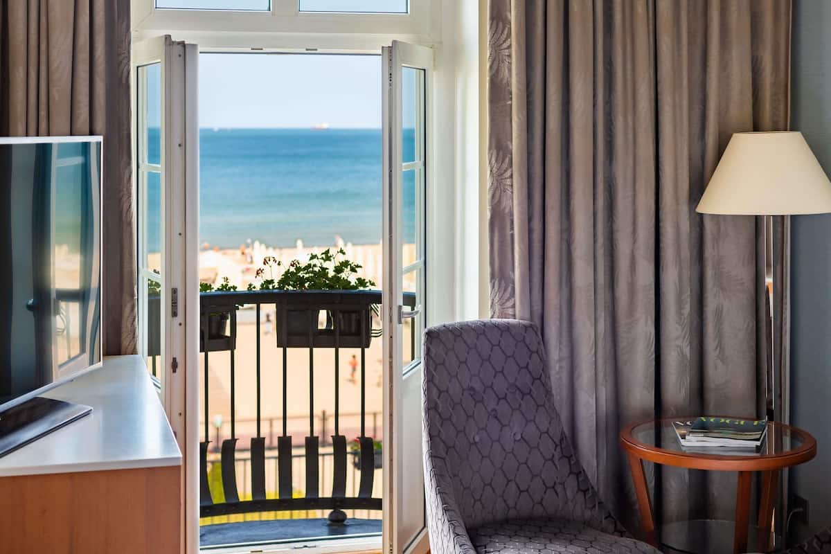 Superior Room, 1 Double Bed, Balcony, Sea Side | 1 bedroom, premium bedding, minibar, in-room safe