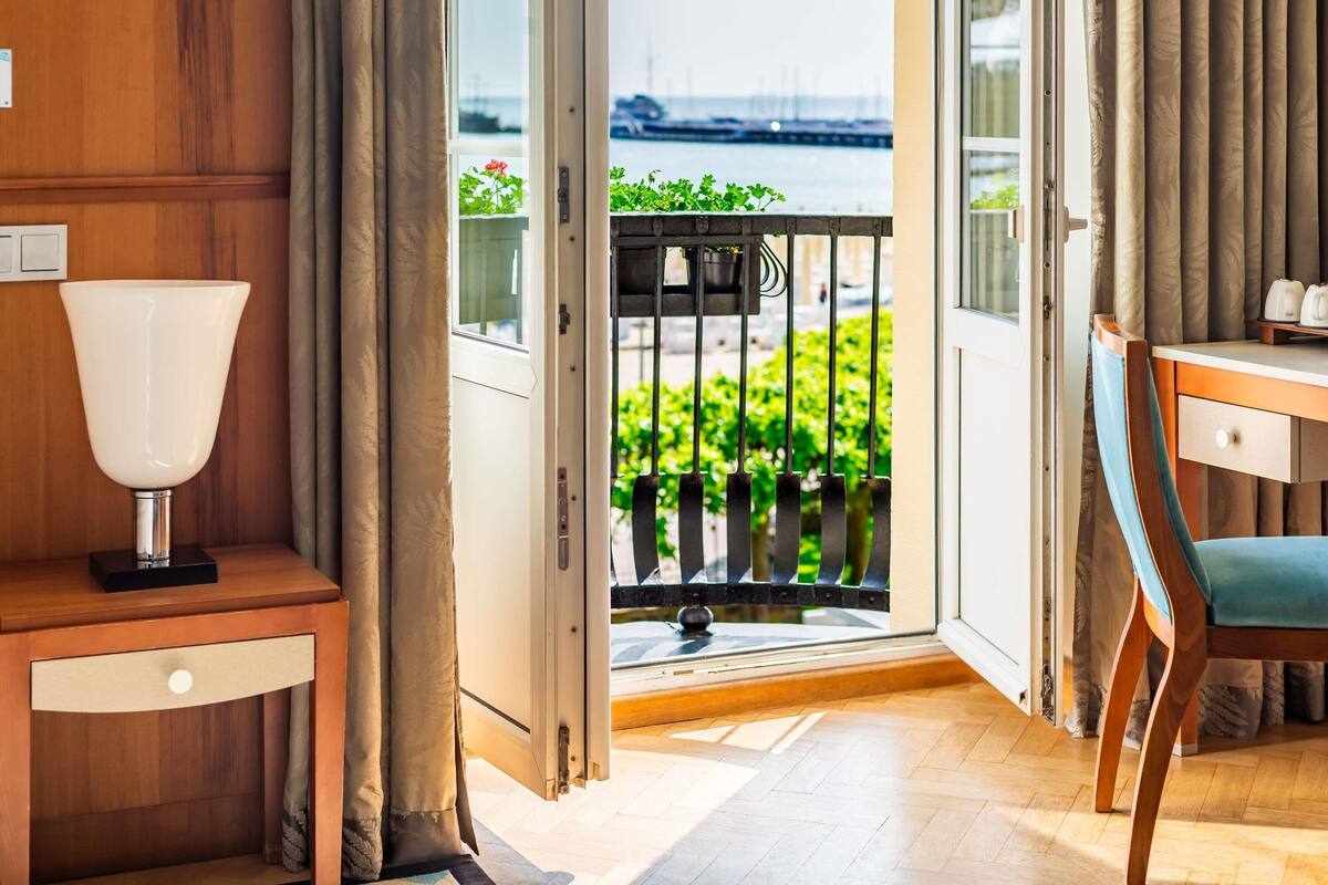 Junior Suite, 1 Double Bed, Balcony, Sea Side