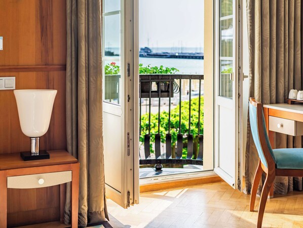 1 bedroom, premium bedding, minibar, in-room safe