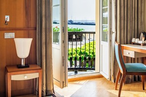 Suite junior, 1 cama matrimonial, balcón, vista al mar | Vista desde la habitación