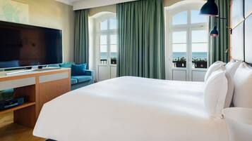 Junior Suite, 1 Double Bed, Balcony, Sea Side | Premium bedding, minibar, in-room safe, desk