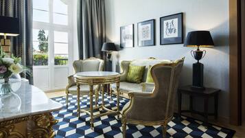 Presidential-Suite, Mehrere Betten, Terrasse | Hochwertige Bettwaren, Minibar, Zimmersafe, Schreibtisch