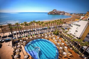 Outdoor pool, pool loungers