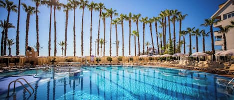 Outdoor pool, sun loungers