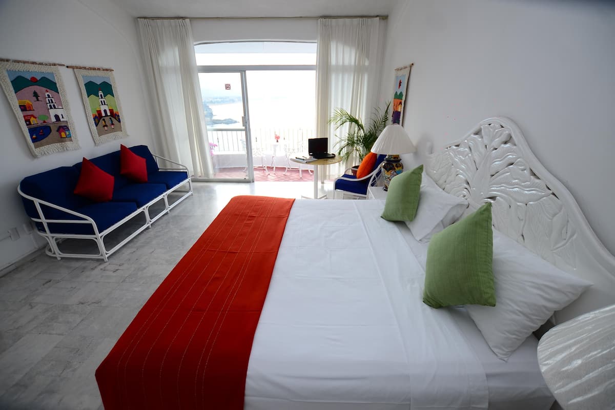 Premium bedding, iron/ironing board (on request)