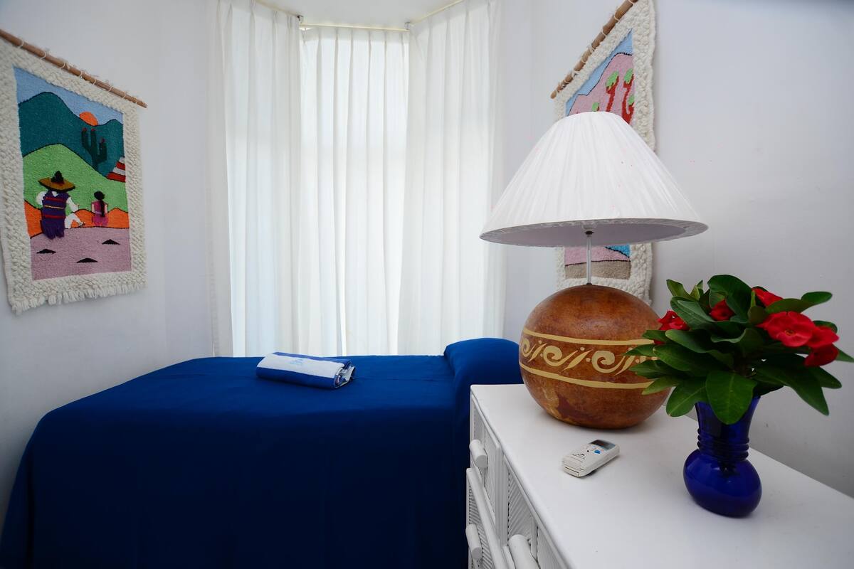Premium bedding, iron/ironing board (on request)