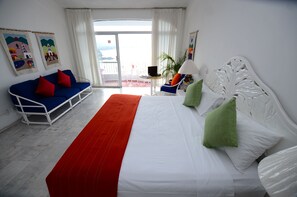 Premium bedding, iron/ironing board - Dolphin Cove Inn (Manzanillo)