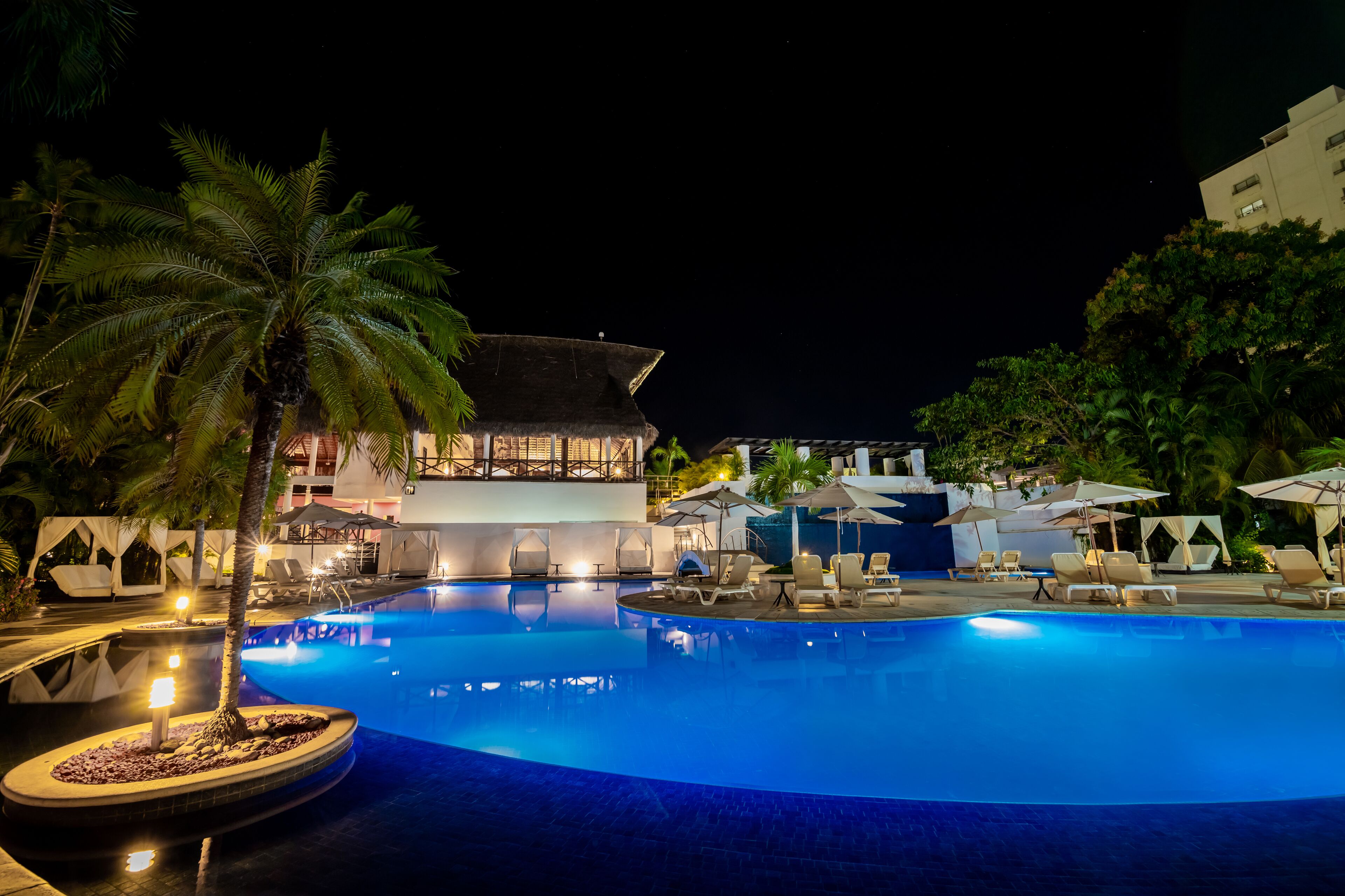 3 個室外泳池、無邊際泳池