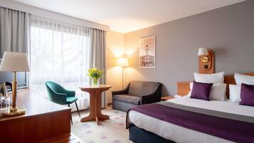 Desk, blackout curtains, soundproofing, free WiFi