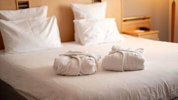 Desk, blackout drapes, soundproofing, free WiFi