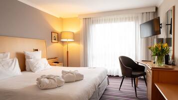 Desk, blackout drapes, soundproofing, free WiFi