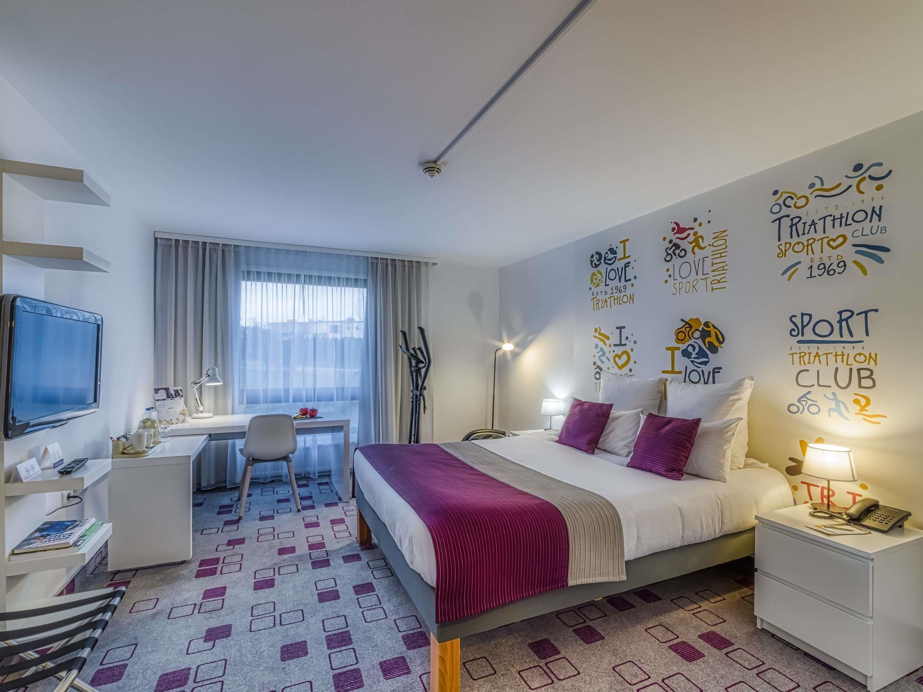 Habitación superior, 1 cama de matrimonio con sofá cama | Escritorio, cortinas opacas, sistema de insonorización y wifi gratis