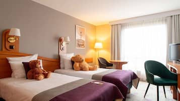 Escritorio, cortinas blackout, sistema de insonorización y wifi gratis