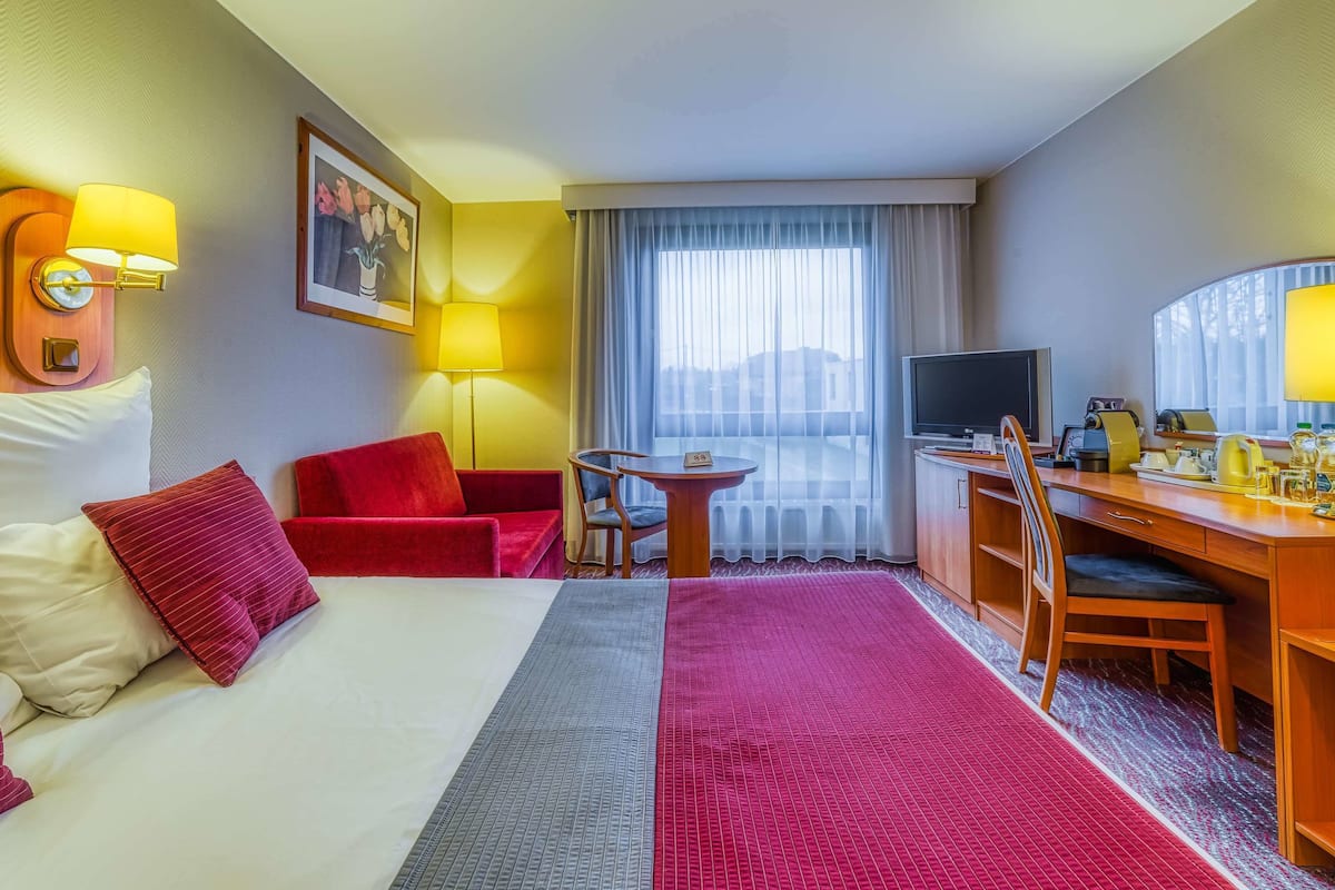 Superior Room, 1 Katil Ratu (Queen) dengan Katil Sofa | Meja, langsir/tirai gelap terus, kalis bunyi, Wi-fi percuma