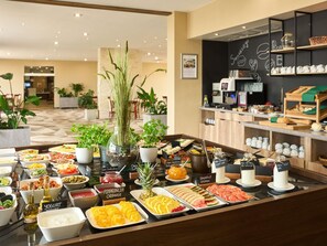 Café da manhã com buffet todos os dias mediante uma taxa