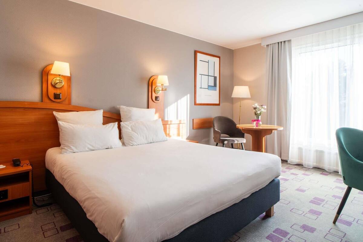 Standard Room, 1 Queen Bed with Sofa bed | Desk, blackout drapes, soundproofing, free WiFi