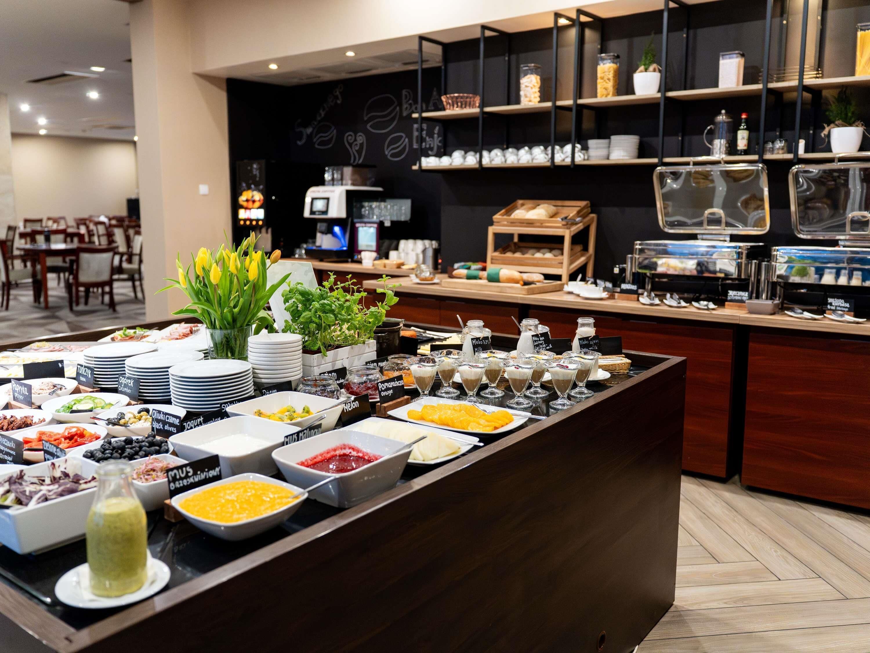 Daily buffet breakfast (PLN 55 per person)