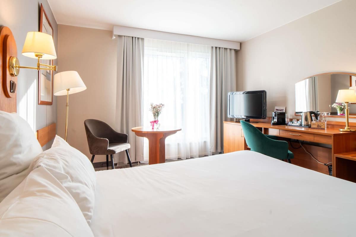 Standard Room, 1 Queen Bed with Sofa bed | Desk, blackout drapes, soundproofing, free WiFi