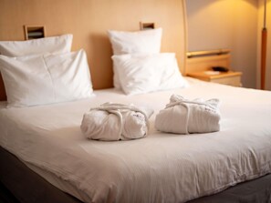 Desk, blackout curtains, soundproofing, free WiFi