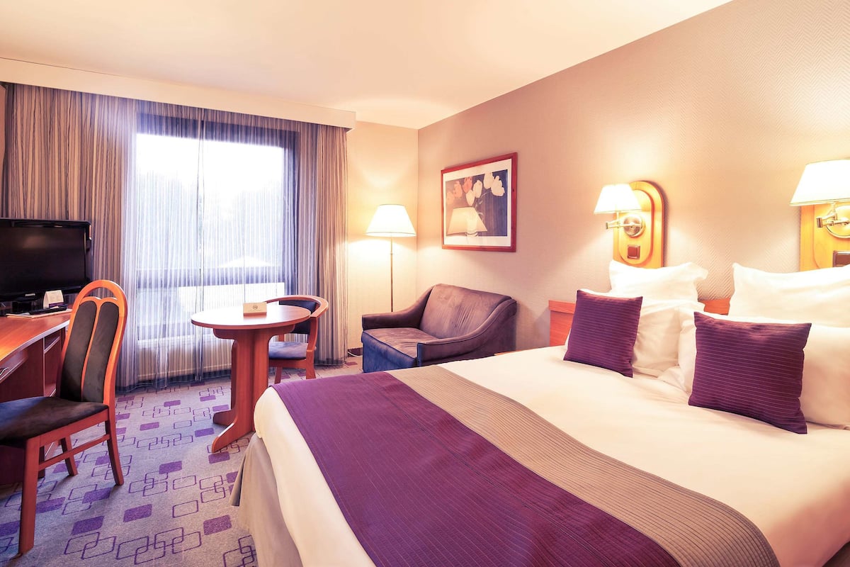 Standard Room, 1 Katil Ratu (Queen) dengan Katil Sofa | Meja, langsir/tirai gelap terus, kalis bunyi, Wi-fi percuma