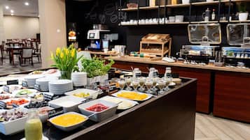 Tägliches Frühstücksbuffet (55 PLN pro Person)