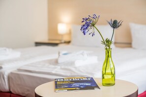 Habitación doble estándar | Ropa de cama hipoalergénica y caja de seguridad en la habitación