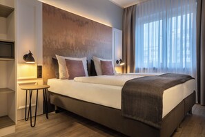 Hypo-allergenic bedding, in-room safe, desk, blackout curtains