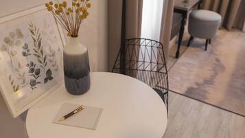 Hypo-allergenic bedding, in-room safe, desk, blackout drapes