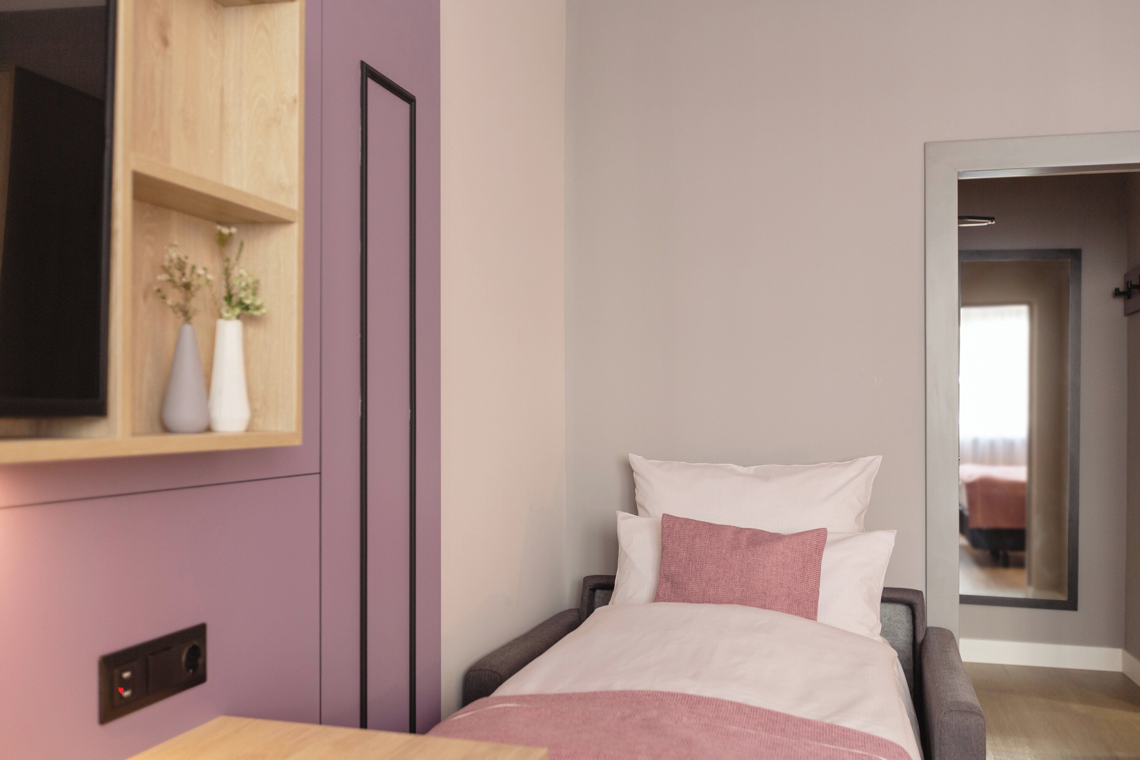 Premium Room, 1 Queen Bed with Sofa bed | In-room safe, desk, WiFi (free), alarm clocks
