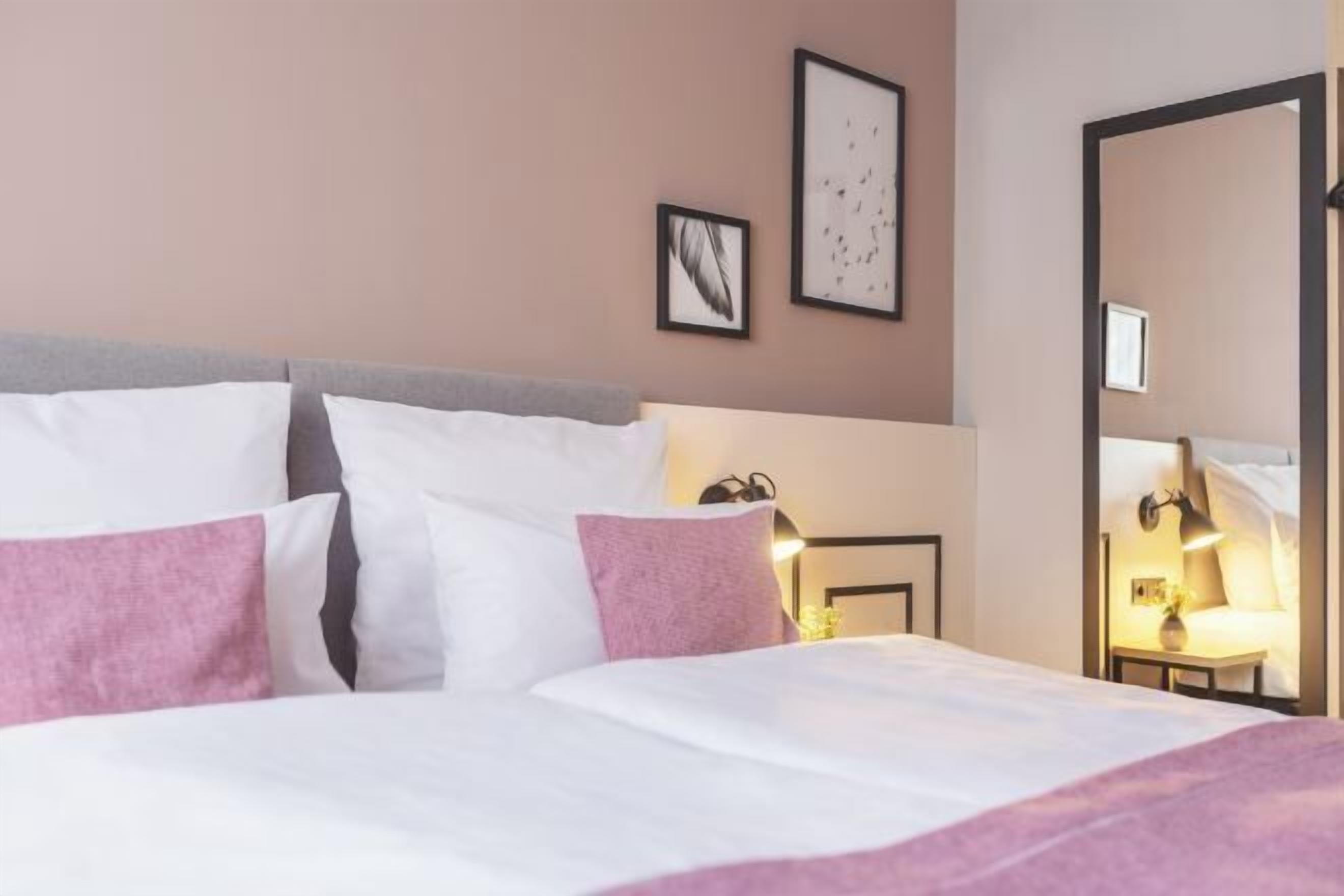 ตู้นิรภัยในห้องพัก, ตกแต่งพิเศษโดยเฉพาะ, โต๊ะทำงาน, Wi-Fi ฟรี