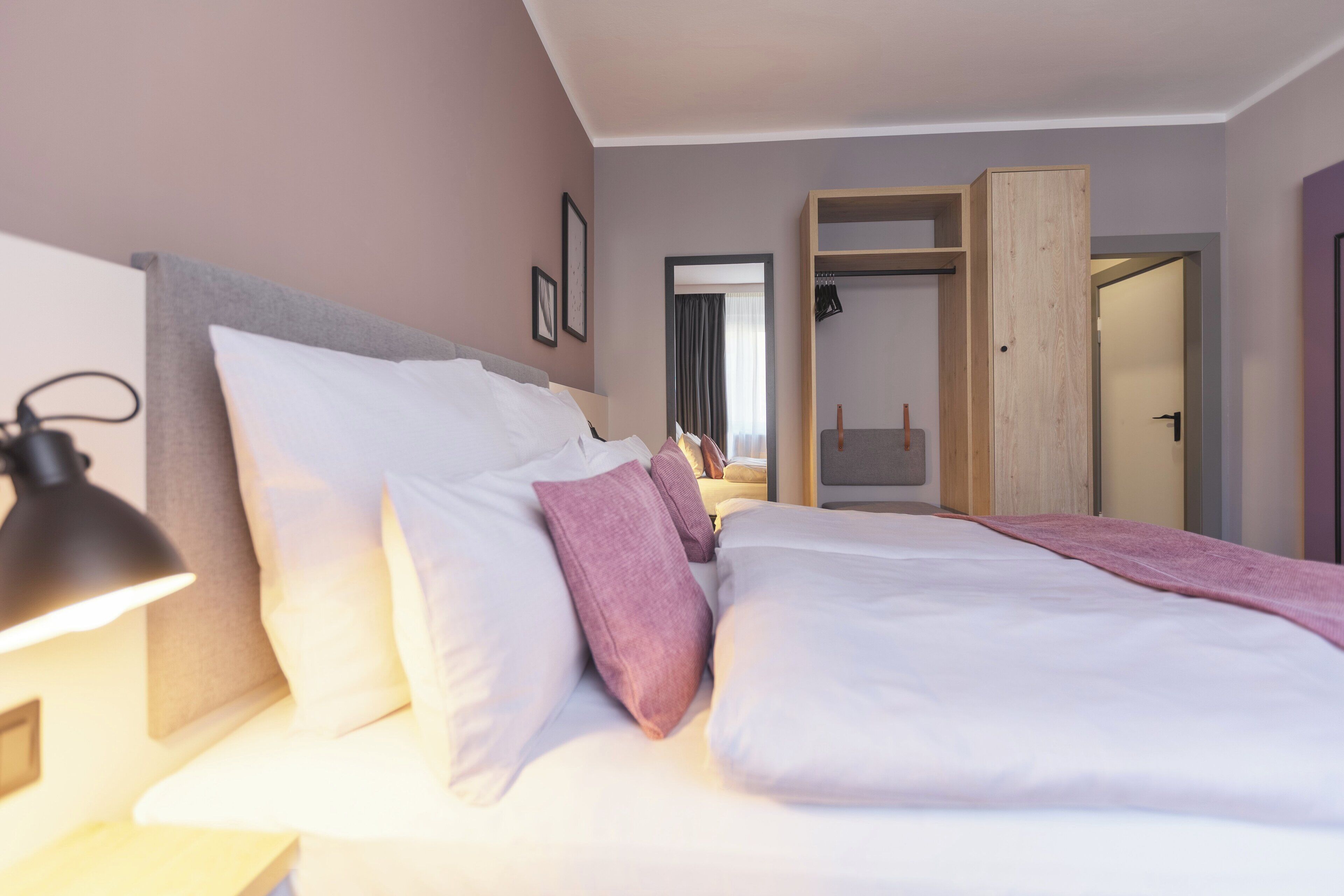 ตู้นิรภัยในห้องพัก, ตกแต่งพิเศษโดยเฉพาะ, โต๊ะทำงาน, Wi-Fi ฟรี