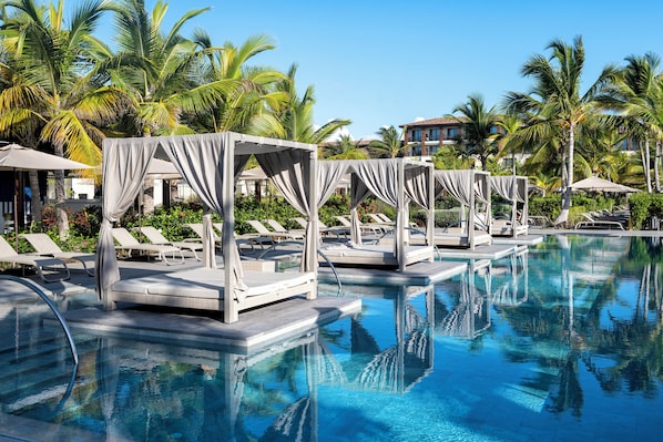 Outdoor pool, sun loungers