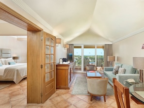 Deluxe Suite | Minibar, in-room safe, desk, blackout drapes