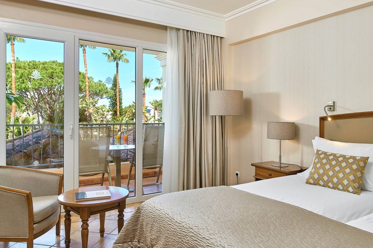 standard double room | view from room