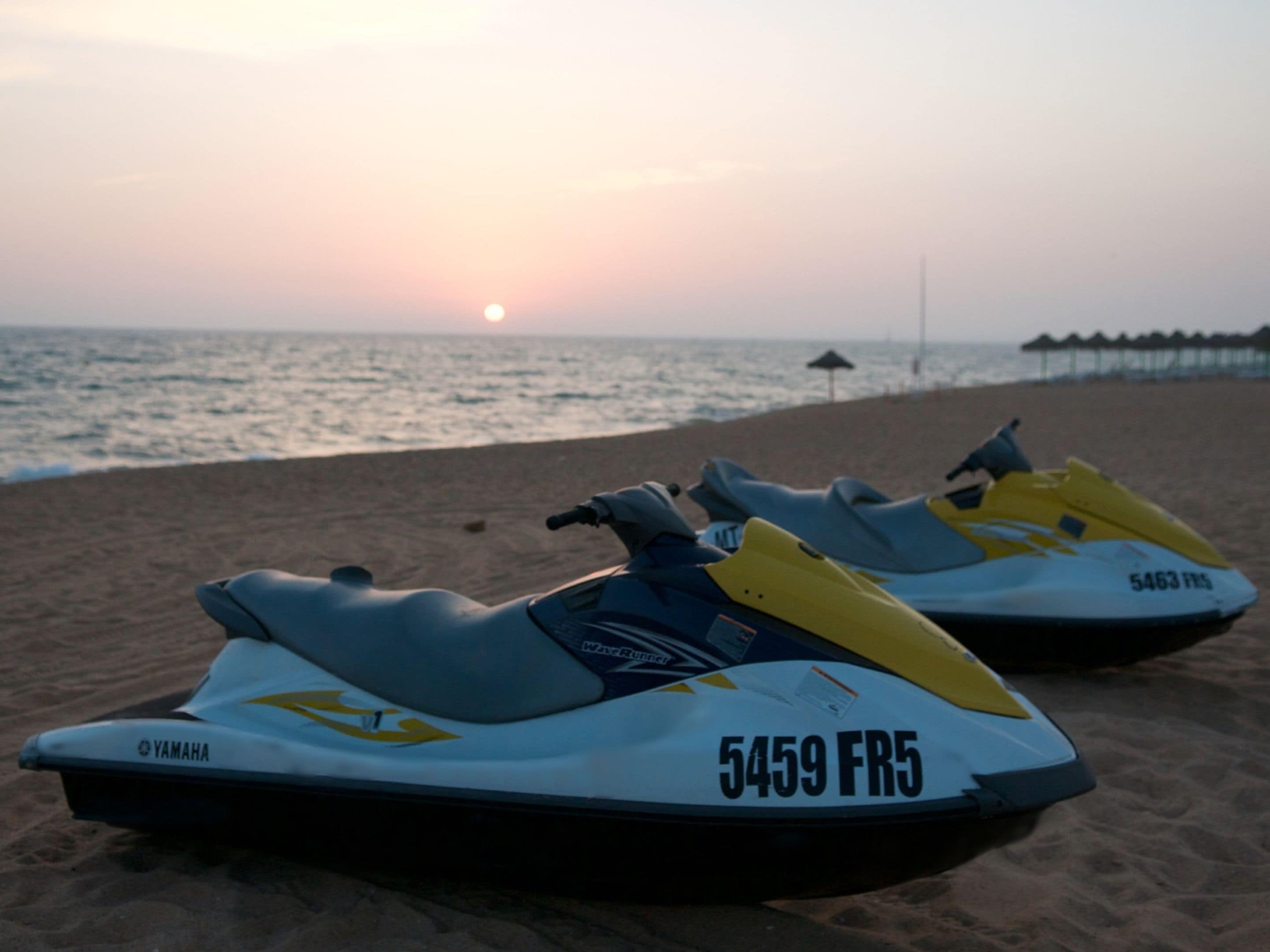 beach nearby, free beach shuttle, sun-loungers, beach umbrellas