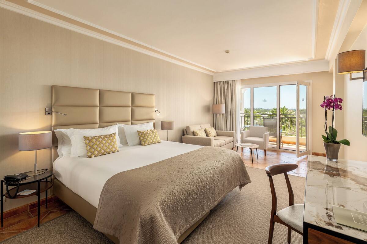Minibar, in-room safe, desk, blackout drapes