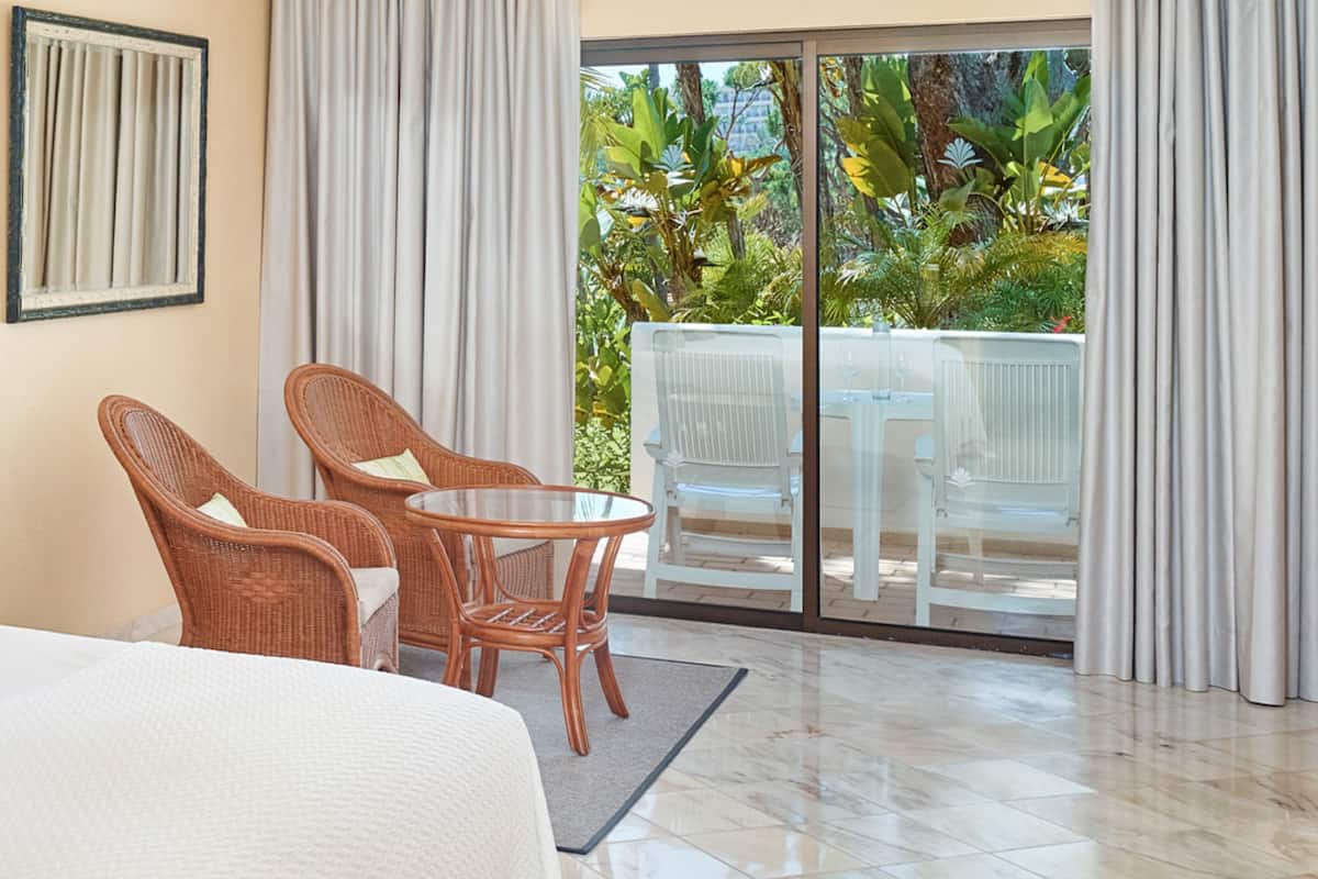 double room, garden view | 1 bedroom, minibar, in-room safe, desk