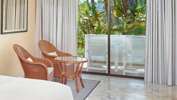 Doppelzimmer, Gartenblick | Minibar, Zimmersafe, Schreibtisch, Verdunkelungsvorhänge