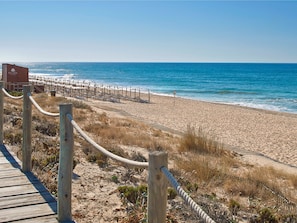 Beach nearby, white sand, free beach shuttle