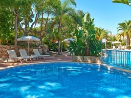 Outdoor pool, pool umbrellas, sun loungers