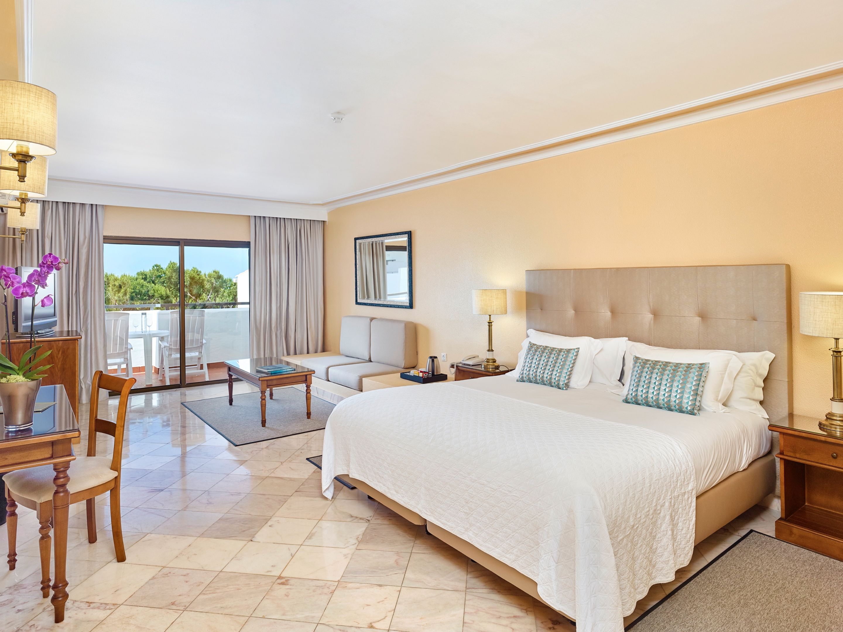 suite | 1 bedroom, minibar, in-room safe, desk