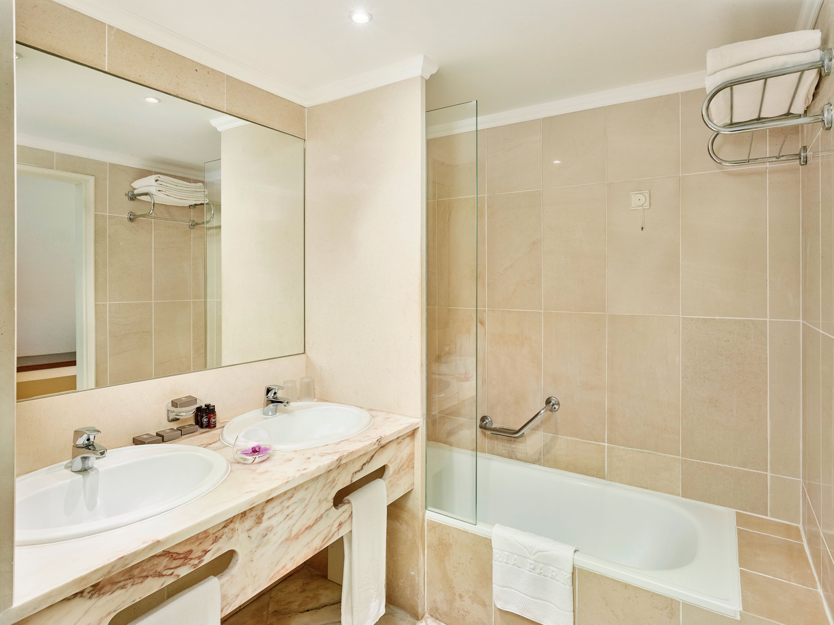 Photo - Ria Park Garden Hotel