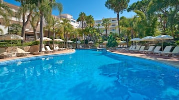 Outdoor pool, pool umbrellas, sun loungers