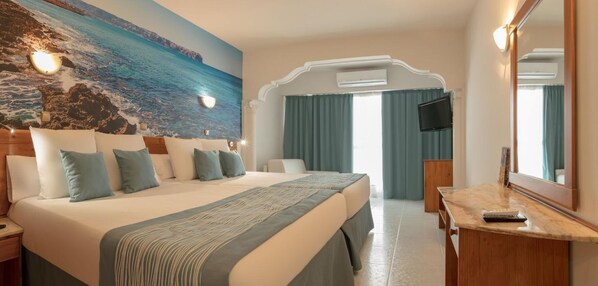 In-room safe, blackout drapes, iron/ironing board, free WiFi - Magic Cristal Park (Benidorm)