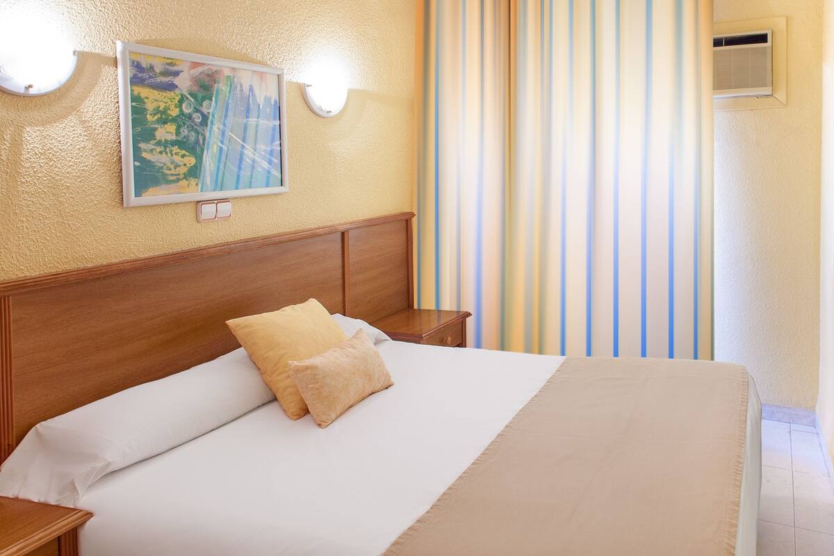 Single Room | Iron/ironing board (on request), cribs (surcharge), WiFi (free)