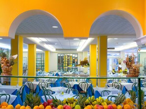 Breakfast, lunch, dinner served; international cuisine - Magic Fenicia (Benidorm)