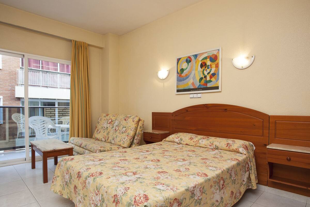 Standard Room (Junior) | Iron/ironing board (on request), cribs (surcharge), WiFi (free)