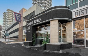 Exterior - Campus Tower Suite Hotel (Edmonton)