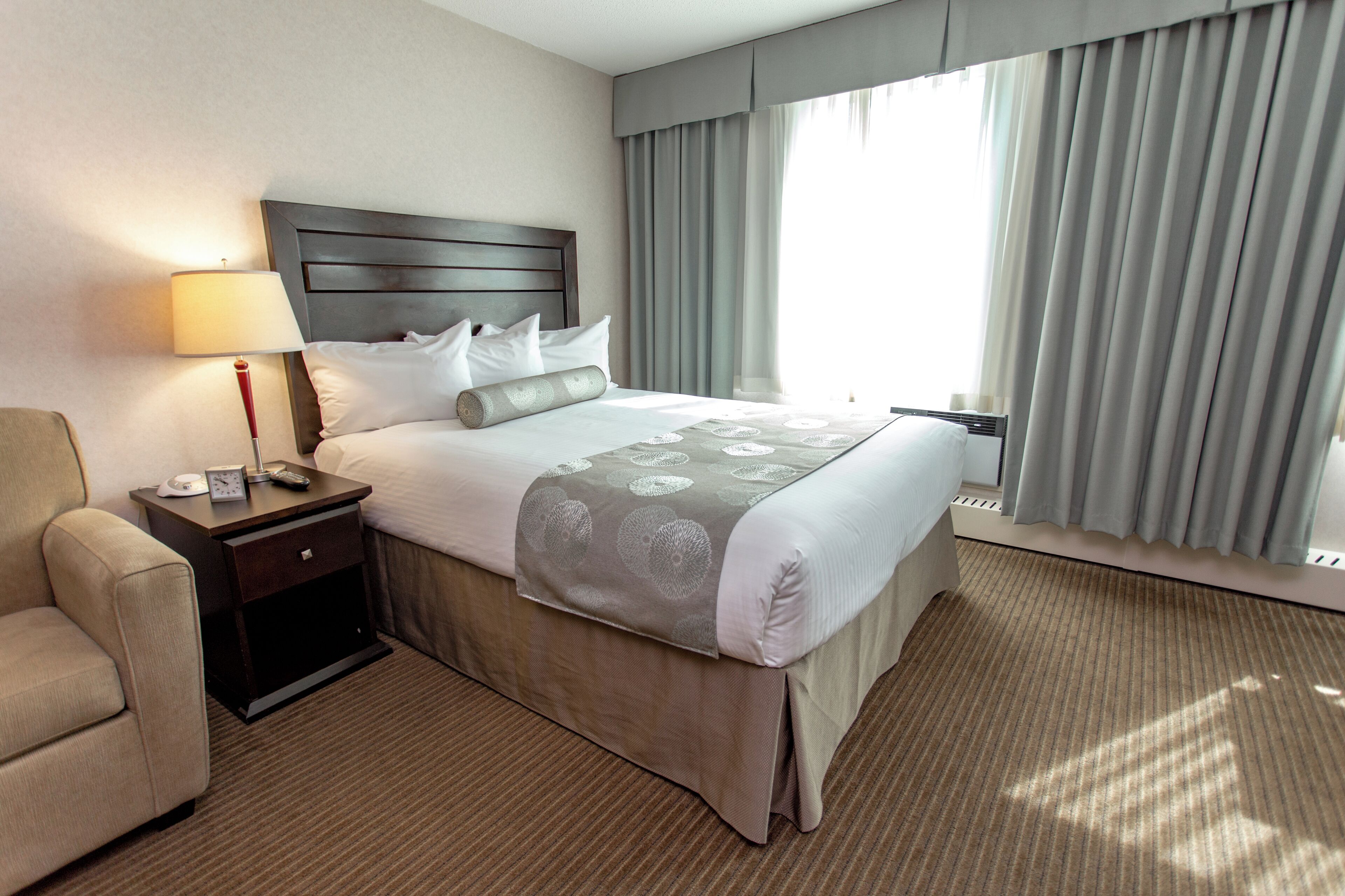 studio suite, 1 queen bed with sofa bed, kitchenette (premium studio full kitchen queen) | 1 bedroom, down duvets, in-room safe, desk