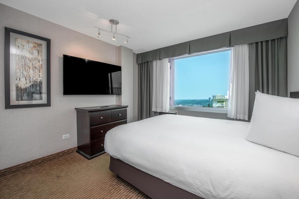 Suite, 1 Bedroom, Refrigerator & Microwave | Down comforters, in-room safe, desk, blackout drapes